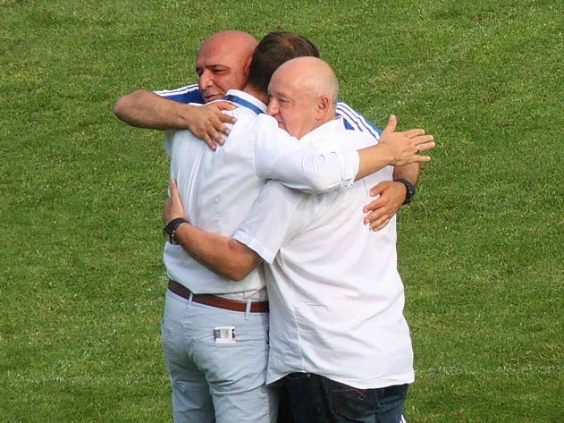 Können FCC-Boss Lutz Lindemann, Pressesprecher Andreas Trautmann und Cheftrainer Volkan Uluc (v.r.n.l.) auch nach der 2. Hauptrunde im DFB-Pokal jubeln?