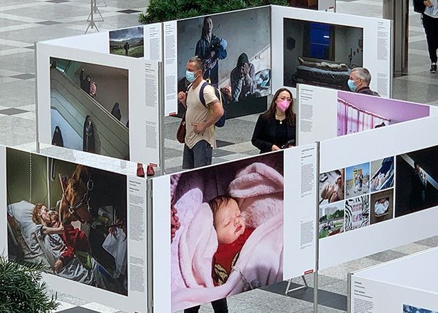Jedes Jahr werden durch die World Press Photo Foundation in Amsterdam die besten Pressefotos des vergangenen Jahres ausgezeichnet. In einer einzigartigen Ausstellung zeigt die Goethe Galerie bis zum 24. Juli die besten Pressefotos aus dem Jahr 2020.