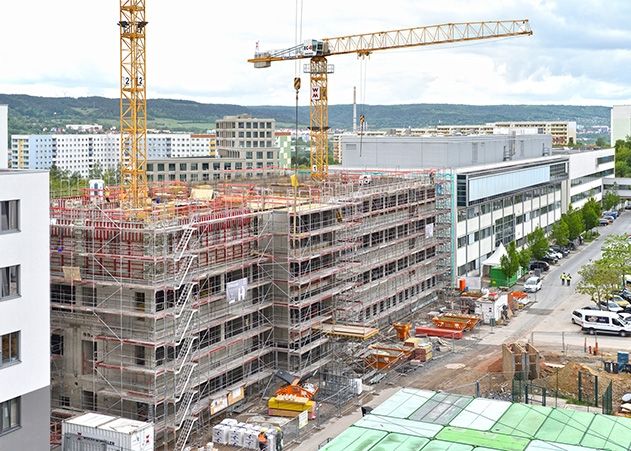 Das neue Forschungszentrum CeTraMed am Uniklinikum Jena nimmt Gestalt an.