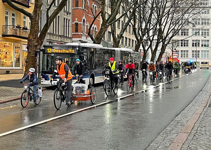 Dooring-Unfälle: Wieder waren Radfahrer am Dienstagabend im Rahmen der „Critical Mass“ in Jena unterwegs.