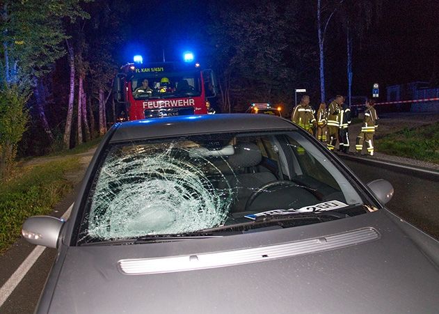 Schwer verletzt wurde am Donnerstagabend ein 8-jähriger Radfahrer, der beim Überqueren der B88 von einem Pkw erfasst wurde.