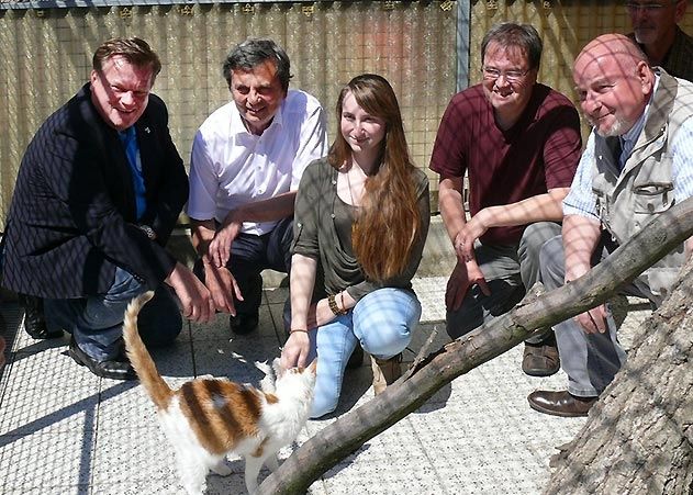 Thomas Schröder (Präsident des Deutschen Tierschutzbundes), Frank Jauch (Finanzdezernent), Nina Oettel, Martin Schünemann (Vorsitzender des Tierheimverein), Gerhard Fischer (Vorsitzender Landestierschutzverband Thüringen), Dr. Stefan Suhrke (Amtsveterinär)