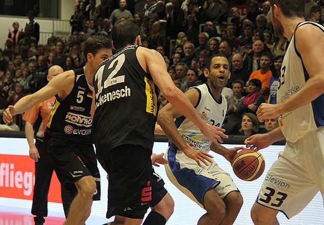 Wayne Bernard mit 16 Punkten der Topscorer im Spiel gegen die Wohnbau Baskets aus Essen.