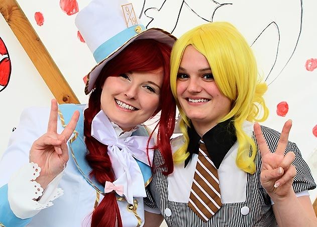 Jeannette Schlenzig (links) und Maria Leisker freuen sich auf die Convention in Jena-Ost.