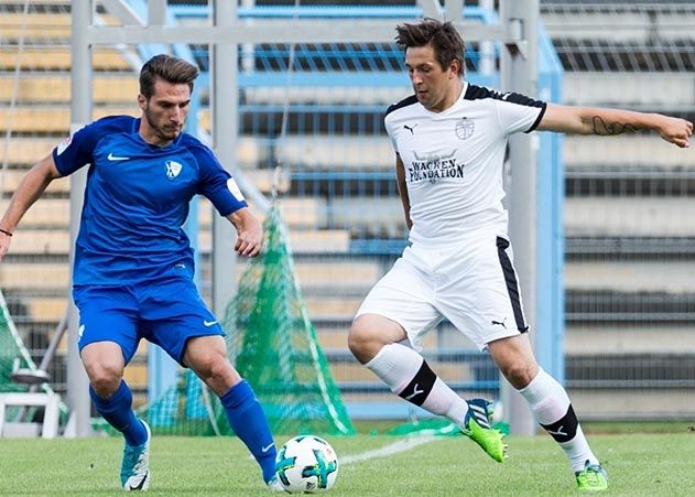 Kevin Pannewitz (r.) im Testspiel gegen den VfL Bochum in Gera.