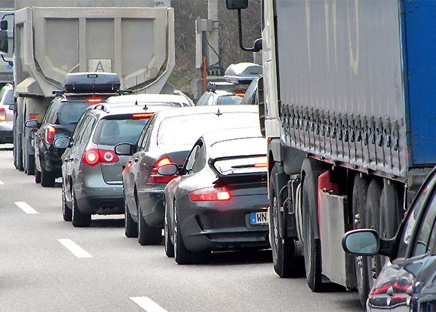 Rund um den Feiertag Christi Himmelfahrt wird es eng auf den Straßen.