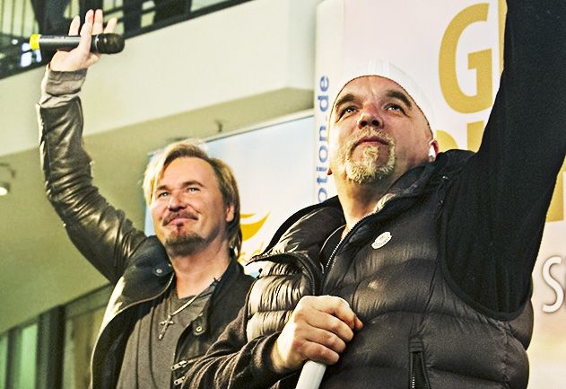 Schlagerstar DJ Ötzi mit Nik P. stellte seinen neuen Song „Geboren um dich zu lieben“ in der Goethe Galerie vor.
