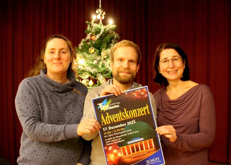 v.l.n.r. Dana Lemke, Henrik von Lukowicz und Karla Tolzin-Banasch vom Blasorchester SCHOTT laden Sie recht herzlich ein.