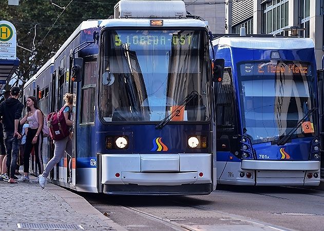 Bus und Bahn in Jena: Mehr als 22 Millionen Fahrgäste nutzten im Jahr 2019 die öffentlichen Verkehrsmittel.