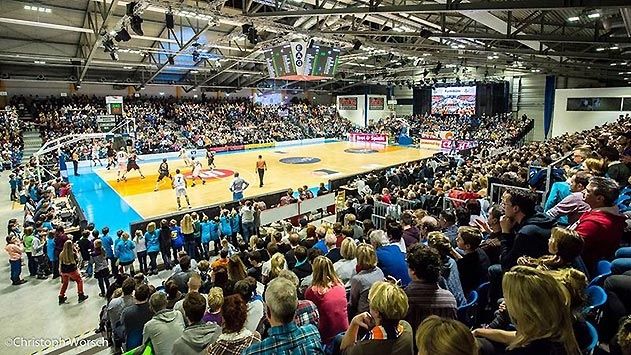 Arena ausverkauft - hieß es am 19.Dezember 2015 gegen die finke baskets aus Paderborn. Mit dem bestbesuchtesten Heimspiel der Saison 2015/2016 verabschiedet sich der Tabellenführer in die Weihnachtspause.