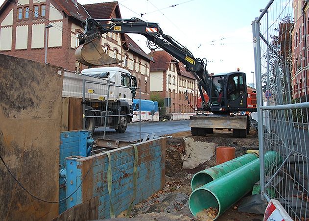 Die Bauarbeiten in der Dornburger Straße gehen auf der anderen Straßenseite weiter.