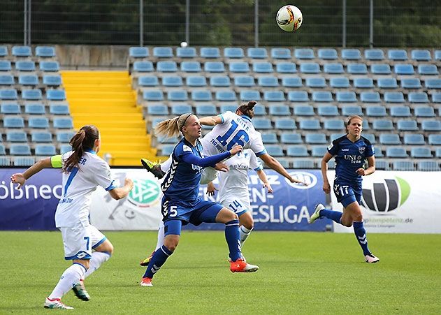 Duell zwischen Jenas Annalea Breitenbach (5/USV) und der Hoffenheimerin Nicole Billa (16/TSG).