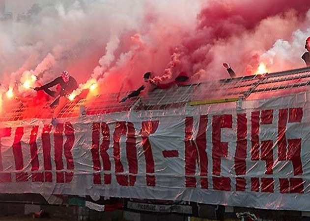 Die Polizei vermutet, dass Anhänger des FC Rot-Weiß Erfurt hinter dem Angriff stecken.
