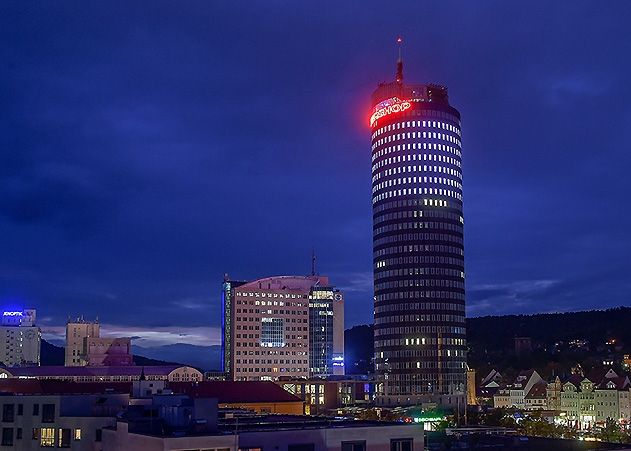 Die großen roten Leuchtbuchstaben werden ab Montag nicht mehr das Jenaer Wahrzeichen zieren.