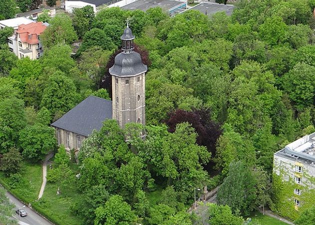 Am Samstag findet ab 9 Uhr ein Arbeitseinsatz auf dem historischen Johannisfriedhof statt.