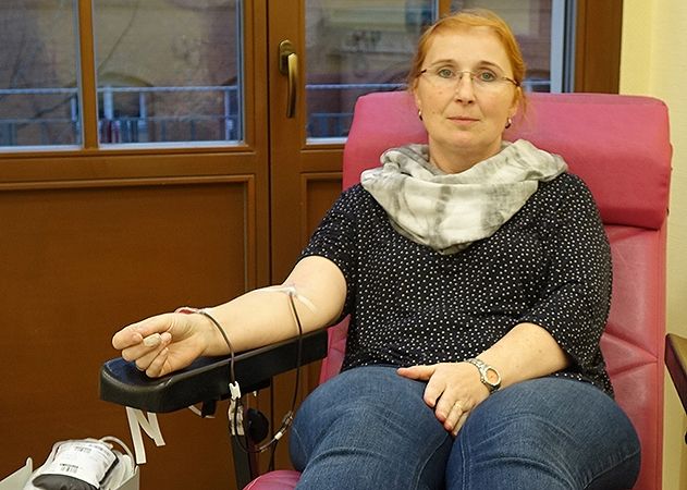 Susan Michel-Loose, Leitende Funktionsschwester der Klinik für Innere Medizin I (Kardiologie) des Universitätsklinikums Jena, spendet regelmäßig Blut.
