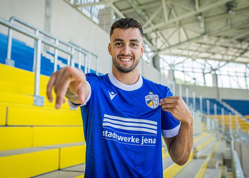 Justin Schau im neuen Trikot des FC Carl Zeiss Jena.