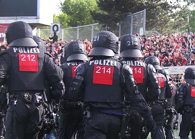Wegen fehlender Einsatzkräfte der Polizei muss das Heimspiel des FC Carl Zeiss Jena gegen den BFC Dynamo verschoben werden.