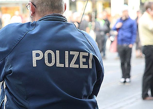 Völlig ausgerastet: Ein junger Mann rannte am Dienstag mit einer Axt durch Jena.