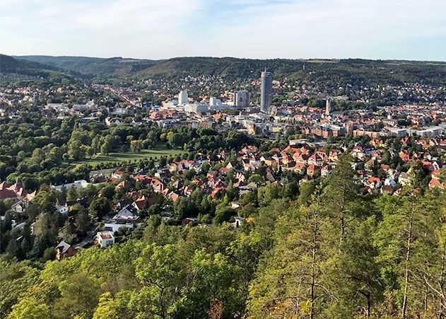 Blick vom Hausberg auf das Zentrum von Jena.