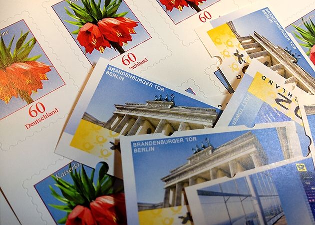 Einbrecher klauen Briefmarken für knapp 10.000 Euro.