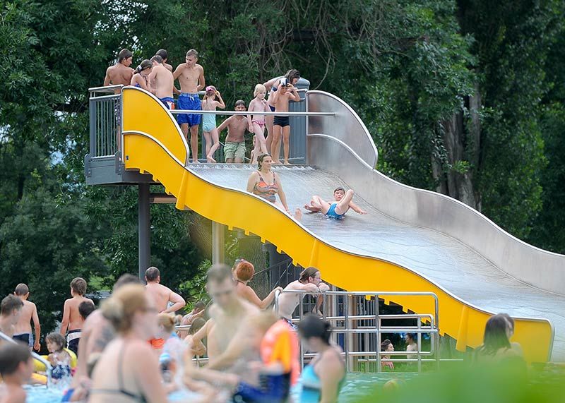 Sonne, Wasser, Badespaß am Wochenende im Jenaer Ostbad.