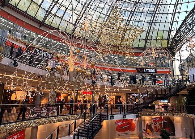 Die Lichter sind angezündet und die Goethe Galerie in Jena erstrahlt im Glanze von über 100.000 Lichtern.