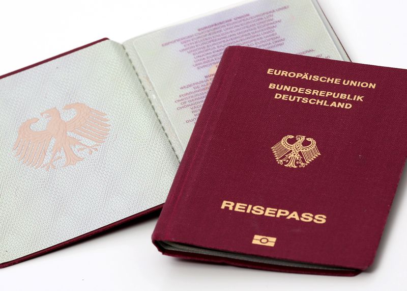 Zukünftig brauchen Kinder auch einen regulären Reisepass wie für Erwachsene.