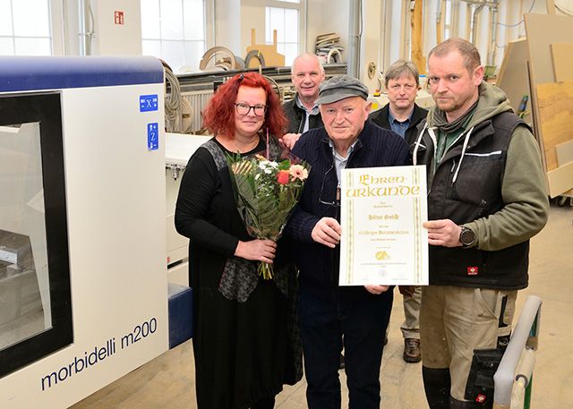 v.li. Susann Höfner, Uwe Lübbert (Geschäftsführer Kreishandwerkerschaft), Oswald Höfner, Swen O. Haake (Innung des Tischlerhandwerks), Heiko Höfner.
