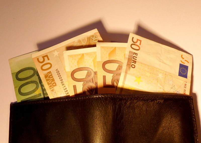 Ein 73-Jähriger hat in Jena ein prall gefülltes Portemonnaie gefunden – und sich als ehrlicher Finder erwiesen (Symbolfoto).