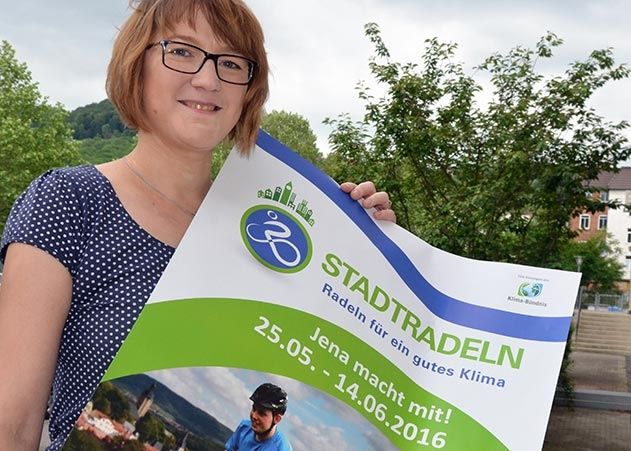 Kräftig in die Pedalen getreten wird in Jena vom 25. Mai bis 14. Juni. Die Stadt beteiligt sich zum fünften Mal am deutschlandweiten Wettbewerb „Stadtradeln – Radeln für ein gutes Klima“. Im Bild Ulrike Zimmermann, Radverkehrsbeauftragte im Dezernat für Stadtentwicklung.