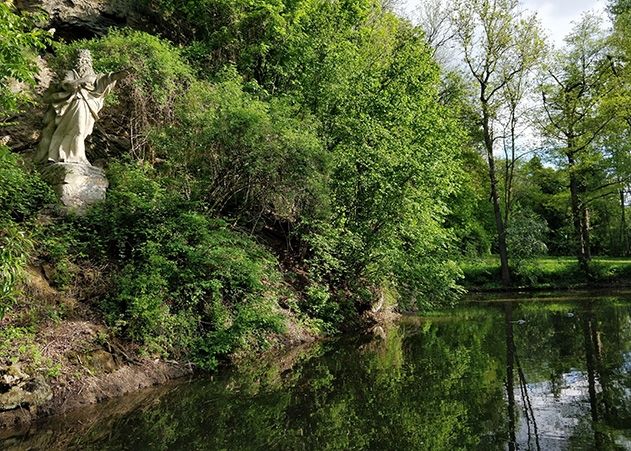 Erlkönig mit Quellteich zwischen Wenigenjena und Kunitz.