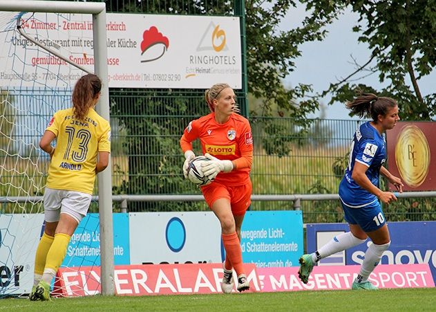 Jenas Torfrau Inga Schuldt im Spiel beim SC Sand.