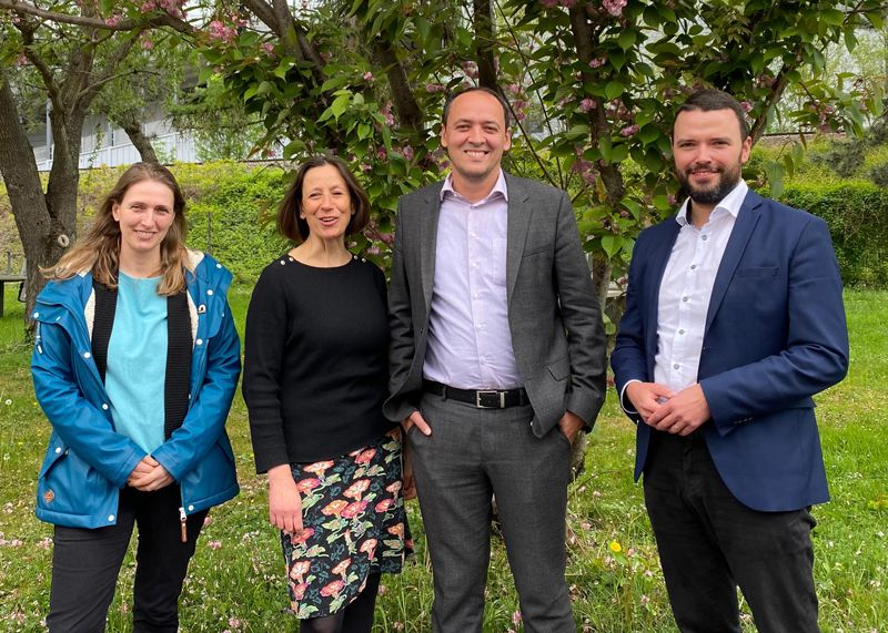 v.l.: Inga Riedel (Leiterin Jugendzentrums Polaris), Friedrun Vollmer (Werkleiterin JenaKultur), Christian Gerlitz (Bürgermeister und Dezernent für Stadtentwicklung und Umwelt) und Benjamin Koppe (Dezernent für Finanzen, Sicherheit und Bürgerservice).