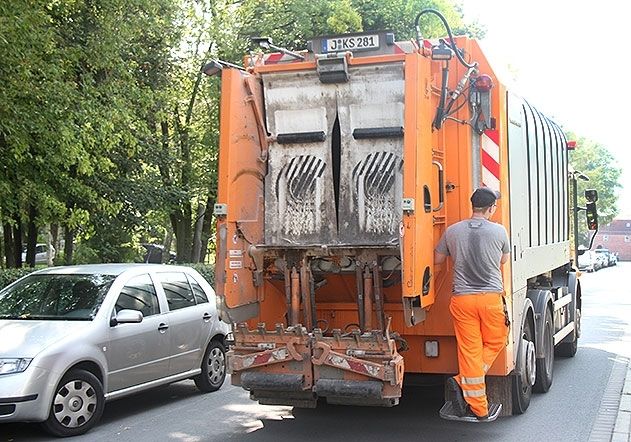 Ein brennender Müllwagen löste am Donnerstag in Jena einen Feuerwehreinsatz aus.