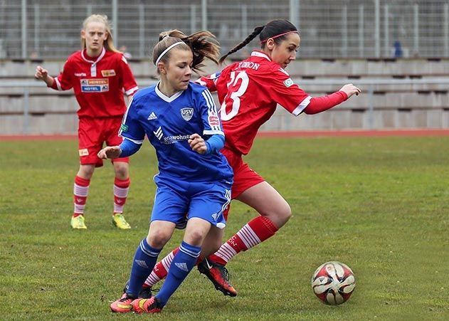 FF USV-Spielerin Annika Graser (l.) hier im letzten Heimspiel gegen den 1. FC Union Berlin.