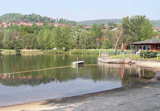 Der Schleichersee lädt weiterhin zum Baden ein.