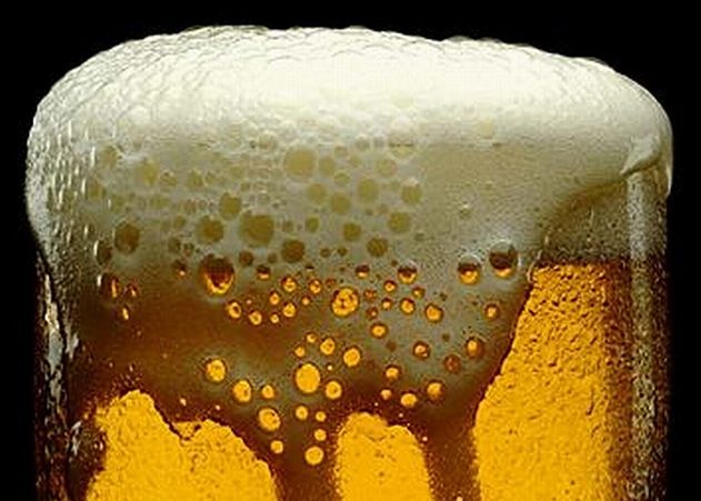 Ganze zehn Paletten Bier aus England steckt seit Tagen beim Zoll fest.