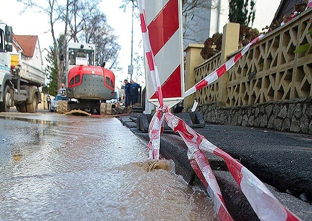 Erneut kam es in der Schützenhofstraße in Jena-Nord zu einem Wasserrohrbruch.