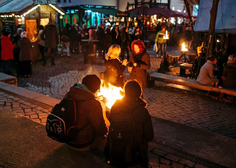 „Stille Stunde“ auf dem Weihnachtsmarkt: An den anstehenden Donnerstagen wird in der ersten Stunde nach Öffnung keine Musik abgespielt.