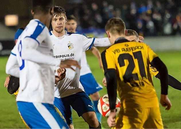 Der FC Carl Zeiss Jena siegt mit 1:0 bei einem starken VFB Auerbach durch das Tor von Florian Dietz.