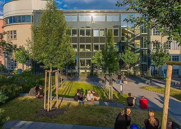 Die Ernst-Abbe-Hochschule Jena lädt am 6. April zum Hochschulinformationstag ein.