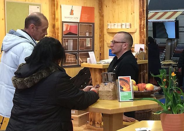 Nachhaltiges Bauen: Am Messestand von Sven Wirtzbowitz Lehm (Bauservice Bucha) konnte man sich über Lehm als Baumaterial informieren.  Seit Jahrhunderten bewährt und gerade heute wieder aktuell.