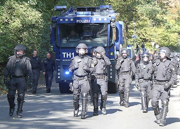 Mehrere Hundertschaften aus Thüringen und Sachsen sowie der Bundespolizei waren in Jena im Einsatz.