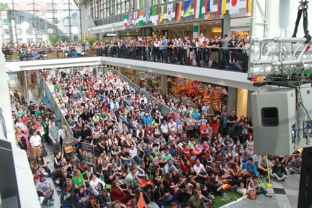 Alle WM-Spiele: Die Goethe Galerie Jena lädt wieder Fußballfans zum Public Viewing ein.