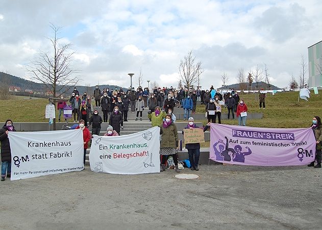 Rund 300 Menschen protestierten am gestrigen Frauentag in Jena für Selbstbestimmung und Gleichberechtigung.
