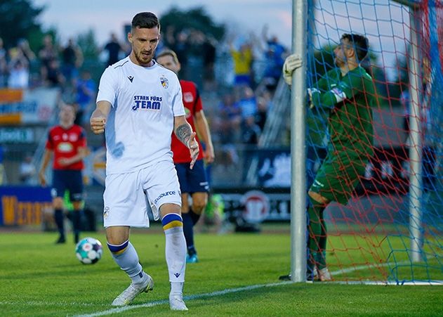 FCC-Rückkehrer Maximilian Wolfram trifft auch in seinem ersten Punktspiel für Jena.