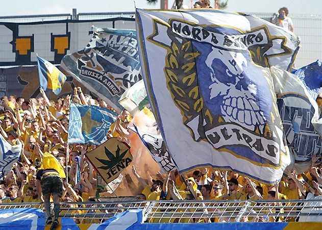 Die rund 1.2000 Schlachtenbummler konnten in Halle die ersten drei Punkte für den FC Carl Zeiss Jena feiern.