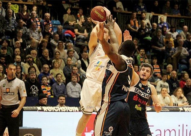 Mit einem praktisch nie gefährdeten 74:63-Sieg schickte Jena am Mittwochabend die Rostock Seawolves nach Hause.