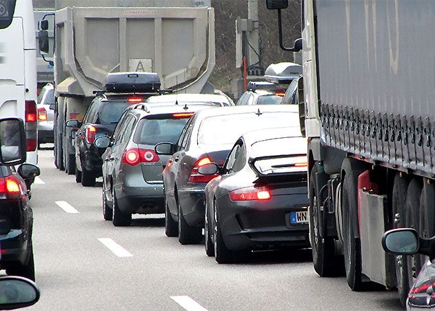 Wer auf Autobahnen und Landstraßen unterwegs ist, sieht immer mehr Lkw.